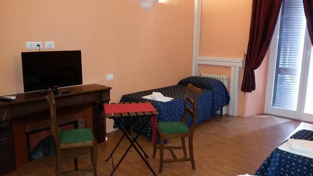 Star Rooms Rome Room photo